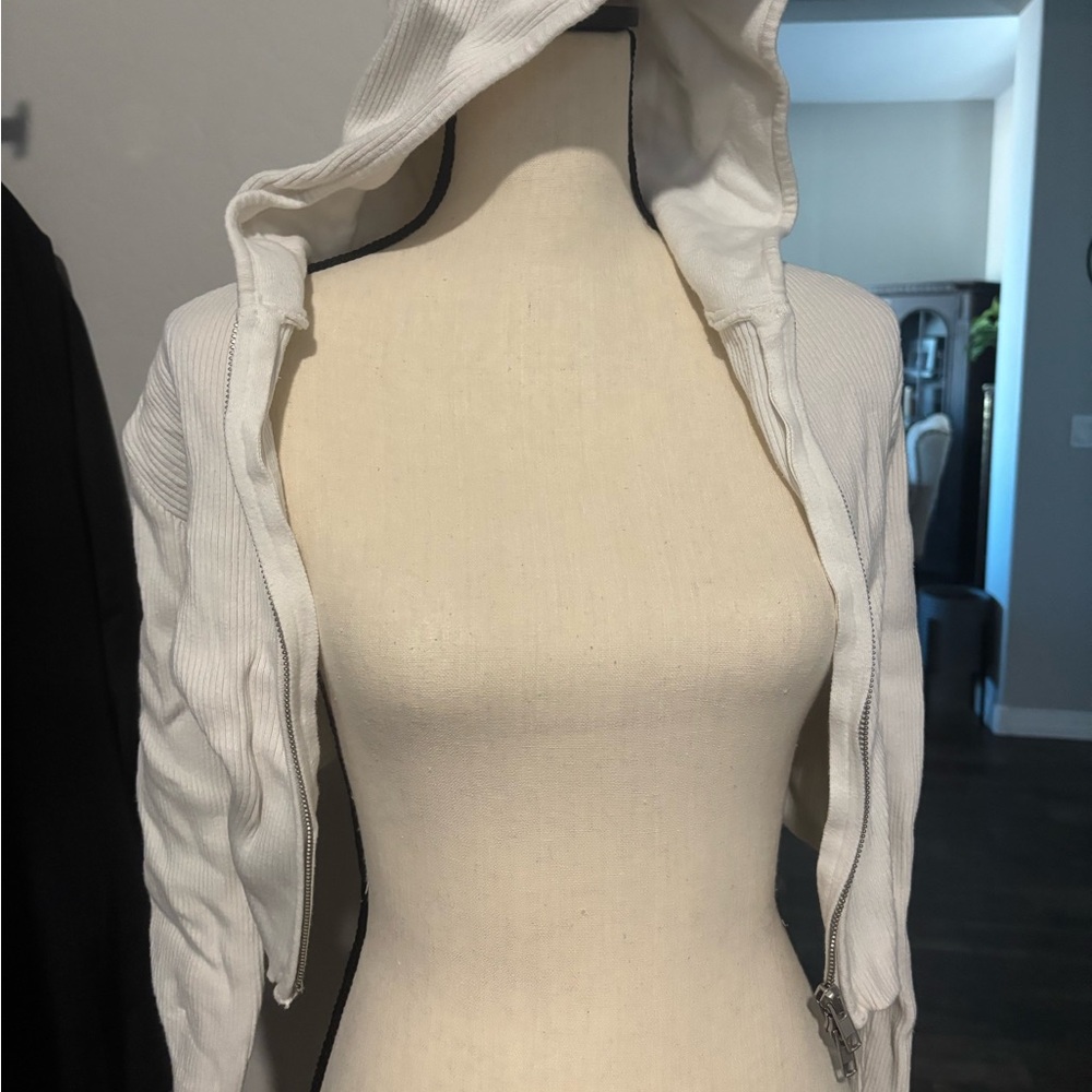Brandy Melville Cropped Pull over